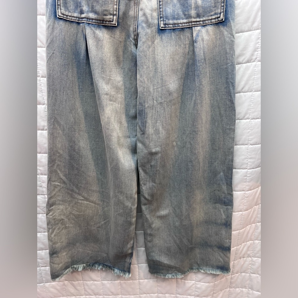 POL Light Wash Flare Jeans - Picture 6 of 9
